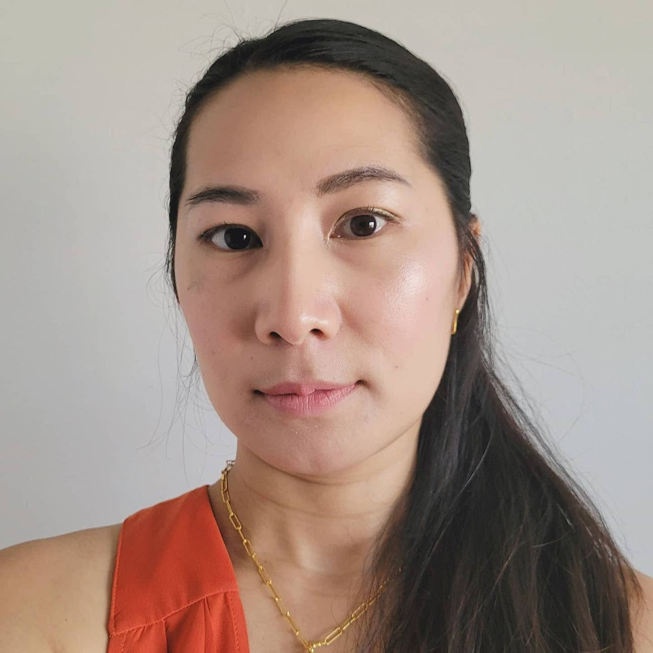 Influencer, Tina Le Uses ReFa COLLAGEN ENRICH JELLY